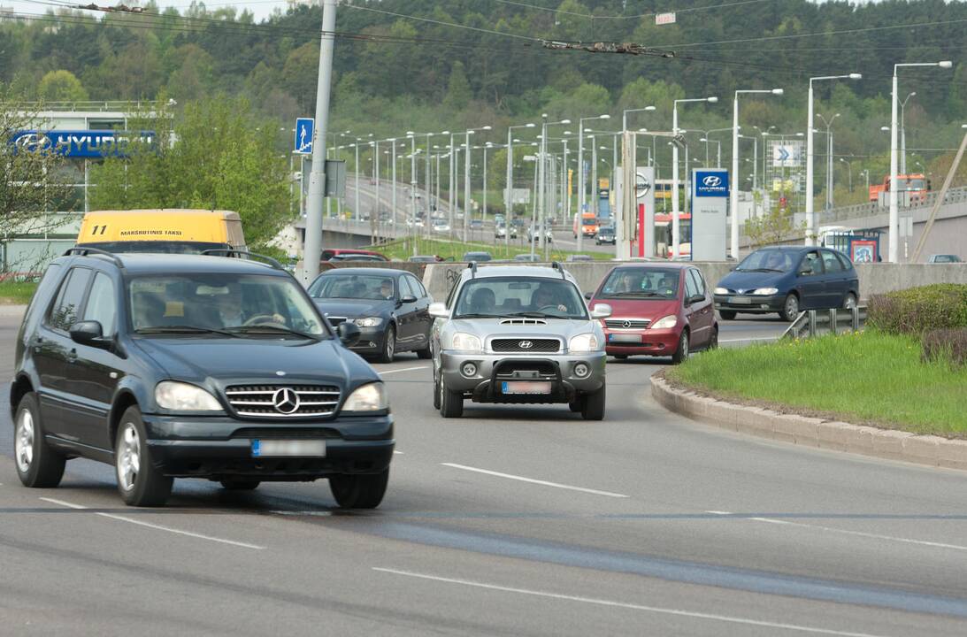 Senų vairuotojo pažymėjimų pasikeisti neskuba
