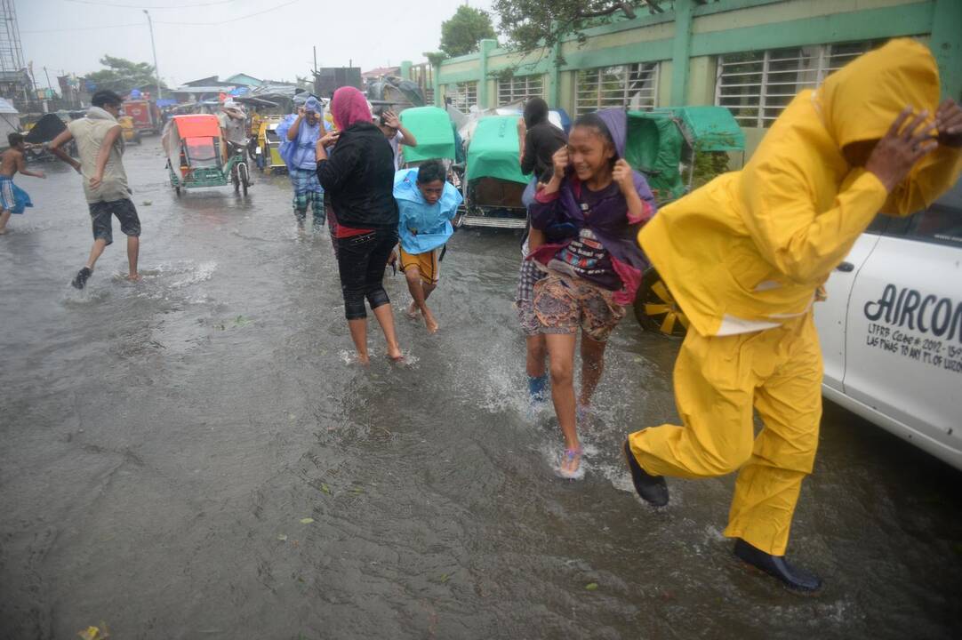 Filipinų sostinę paralyžiavo taifūnas