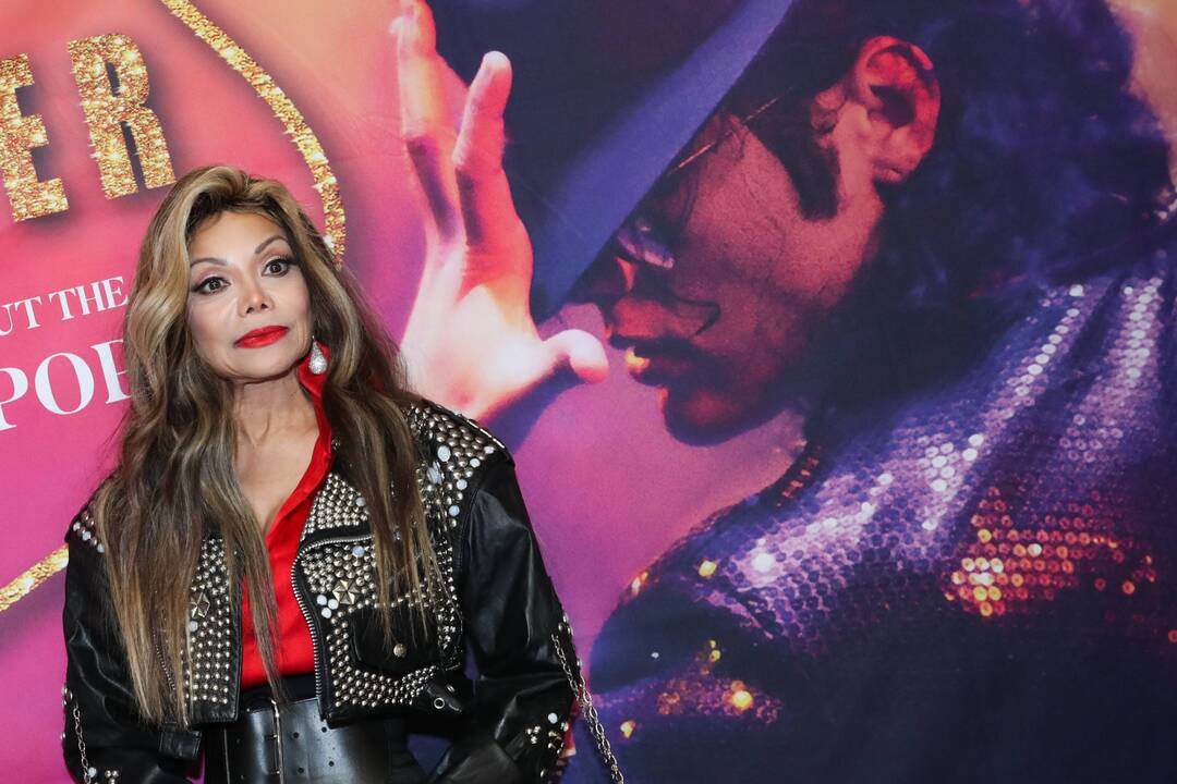 1956 m. gimė dainininkė, popkaraliaus Michaelo Jacksono sesuo LaToya Jackson 