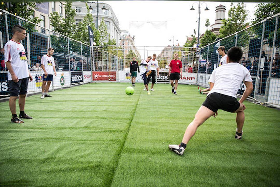 Gedimino prospektas virs futbolo stadionu