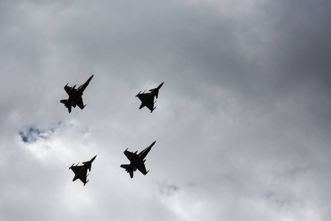 Baltijos šalių oro erdvės patruliai – NATO naikintuvai – kilo devynis kartus