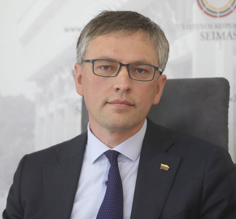 V. Bakas: siekiama, kad 2028-aisiais šalį galėtų ginti 58 proc. piliečių