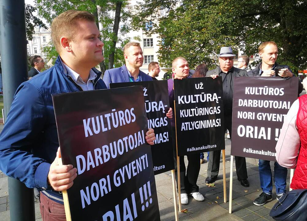 Kultūros darbuotojai reikalauja kultūringų algų