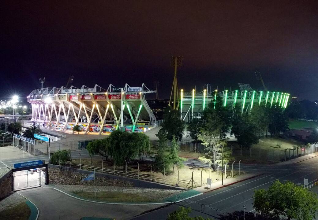 Argentinoje, Kordoboje, Lietuvos vėliavos spalvomis sušvito antras pagal dydį šalyje futbolo stadionas