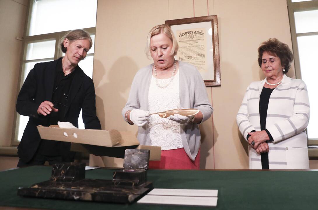 A. Smetonos plunksna – Lietuvoje