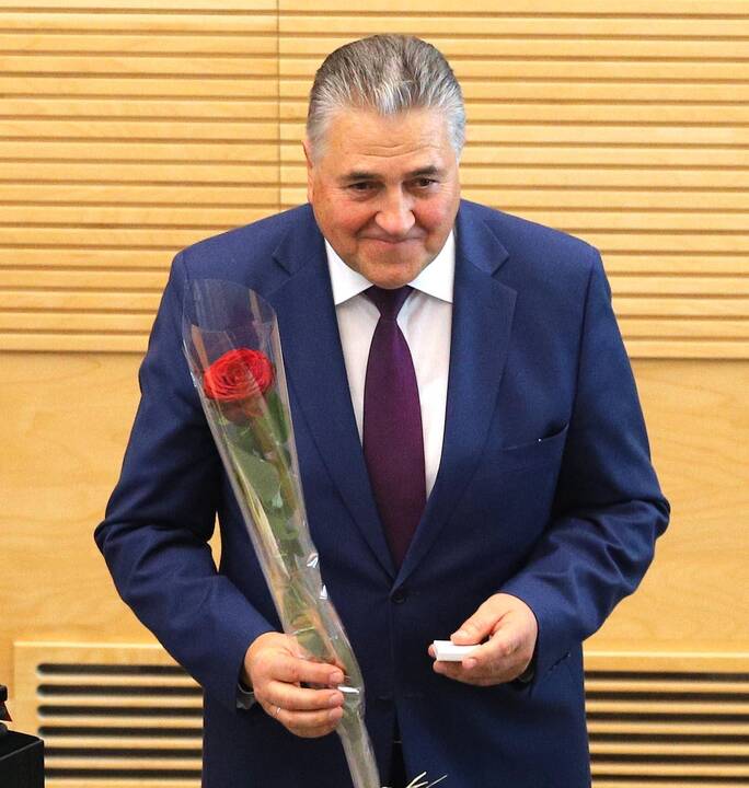 Prisiekė trys nauji Seimo nariai