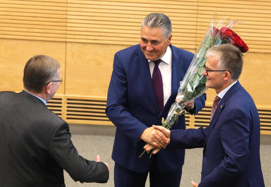 Prisiekė trys nauji Seimo nariai