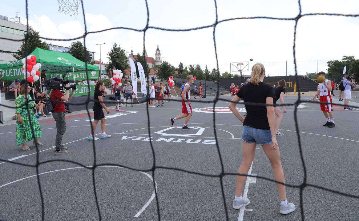 Atnaujintas Baltojo tilto sporto aikštynas 