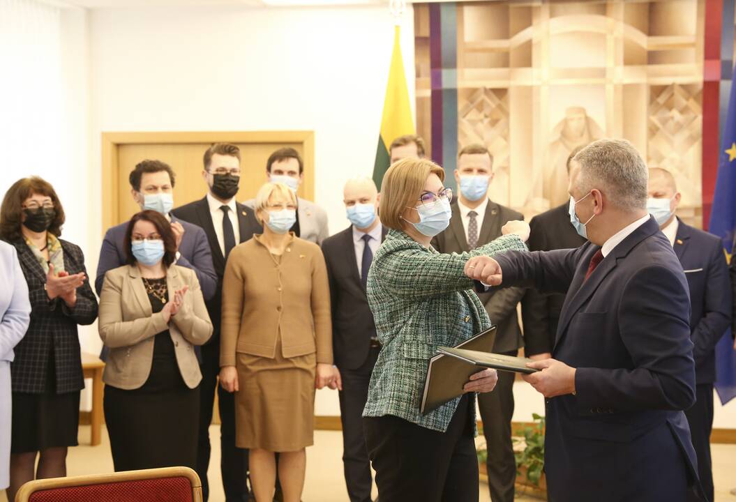 Seimo „valstiečiai“ ir „darbiečiai“ pasirašė susitarimą