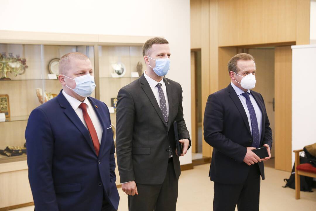Seimo „valstiečiai“ ir „darbiečiai“ pasirašė susitarimą