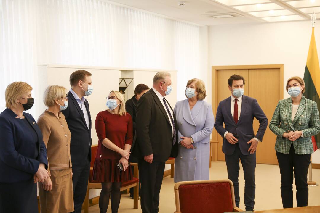 Seimo „valstiečiai“ ir „darbiečiai“ pasirašė susitarimą