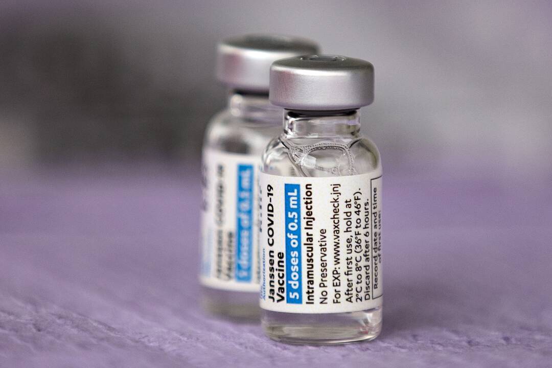 Bendrovė „Johnson & Johnson“ pranešė, kad Europai savo vakciną pradės tiekti balandžio 19-ąją.