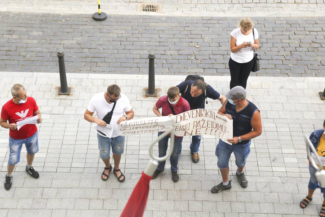 Dieveniškių kaimo bendruomenės protestas prie VRM