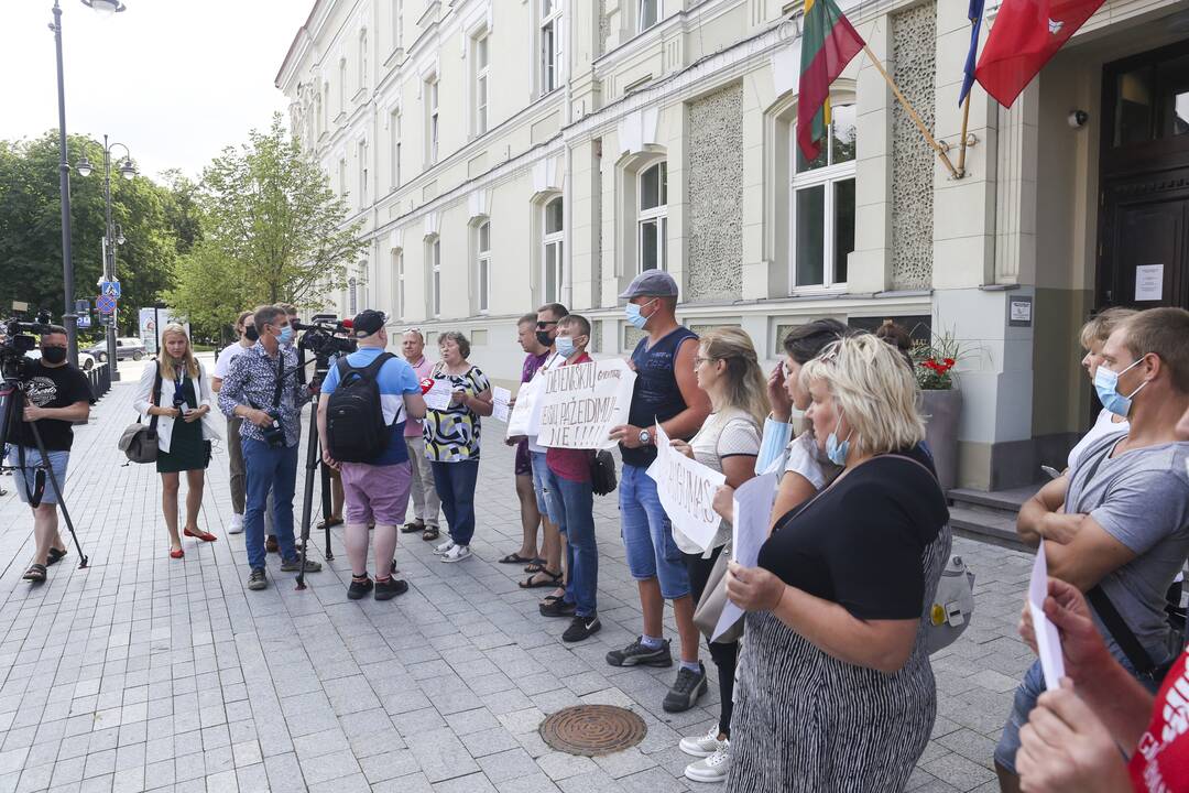 Dieveniškių kaimo bendruomenės protestas prie VRM