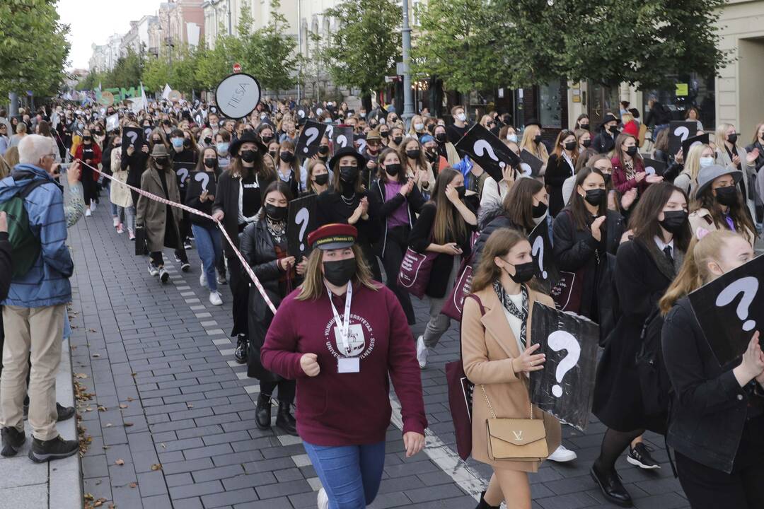 Prezidentūra siūlo į aukštąsias mokyklas priimti ne tik pagal akademinius rezultatus