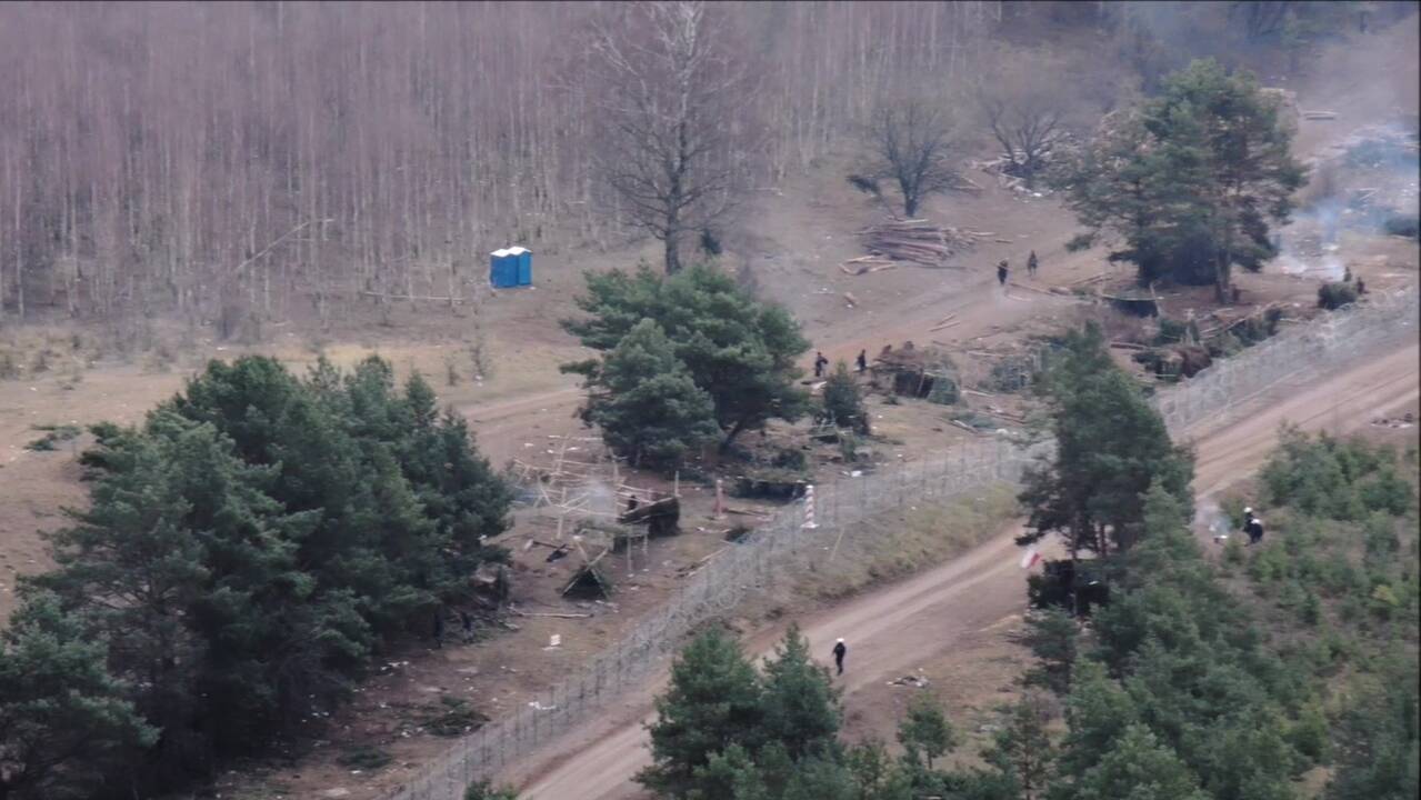 Lenkija patvirtino: migrantų stovykla Baltarusijos pusėje ištuštėjo