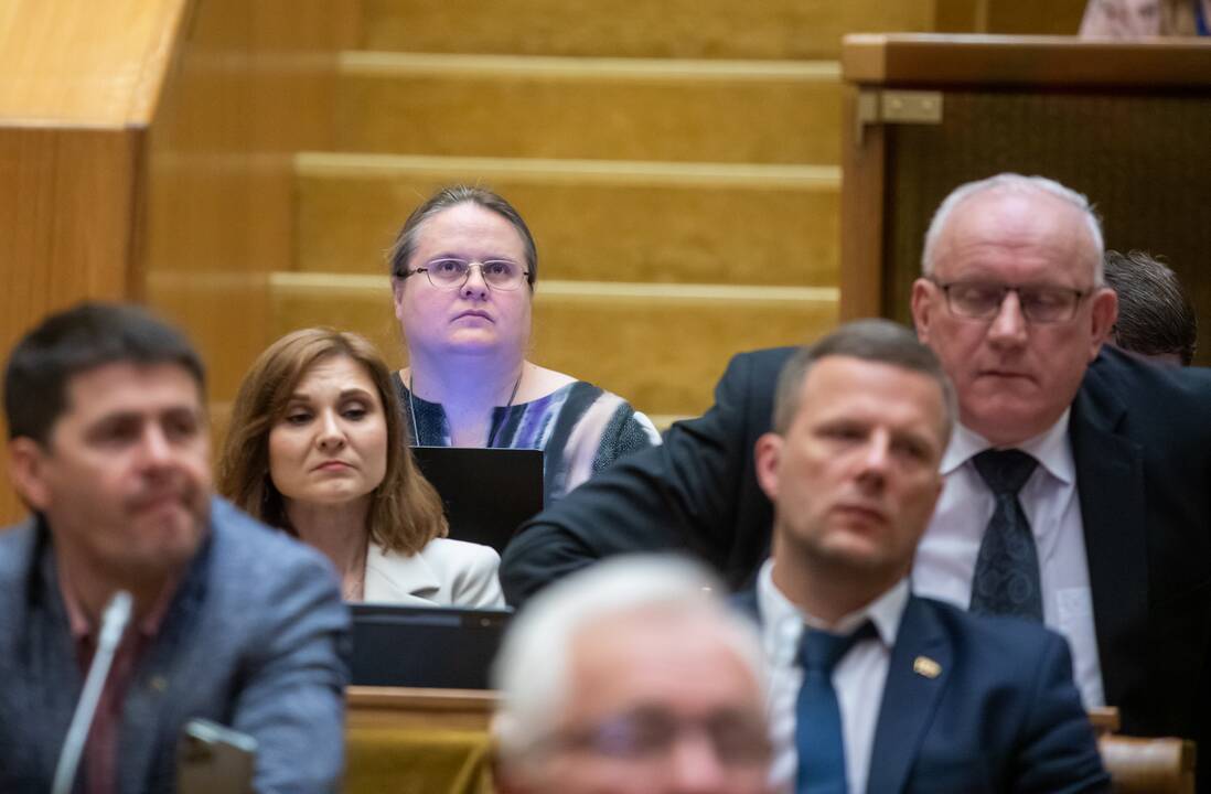 Opozicija grįžo į salę atmesti darbotvarkės – Seimo posėdis baigtas