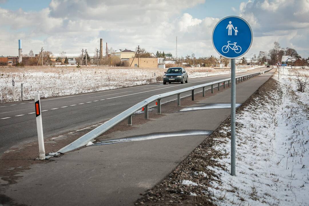 Įspėja: Rytų Lietuvos keliuose pasitaiko slidžių kelio ruožų