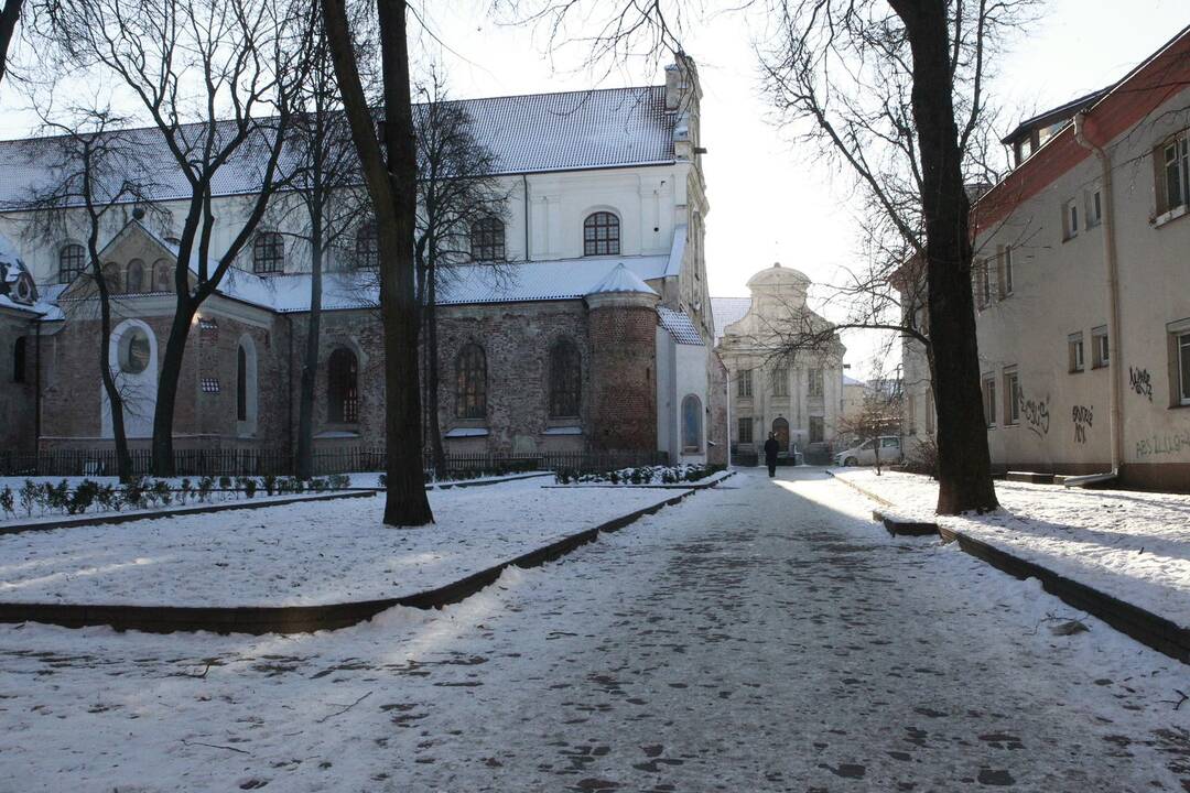 Pranciškonų kova dėl vienuolyno – be galo