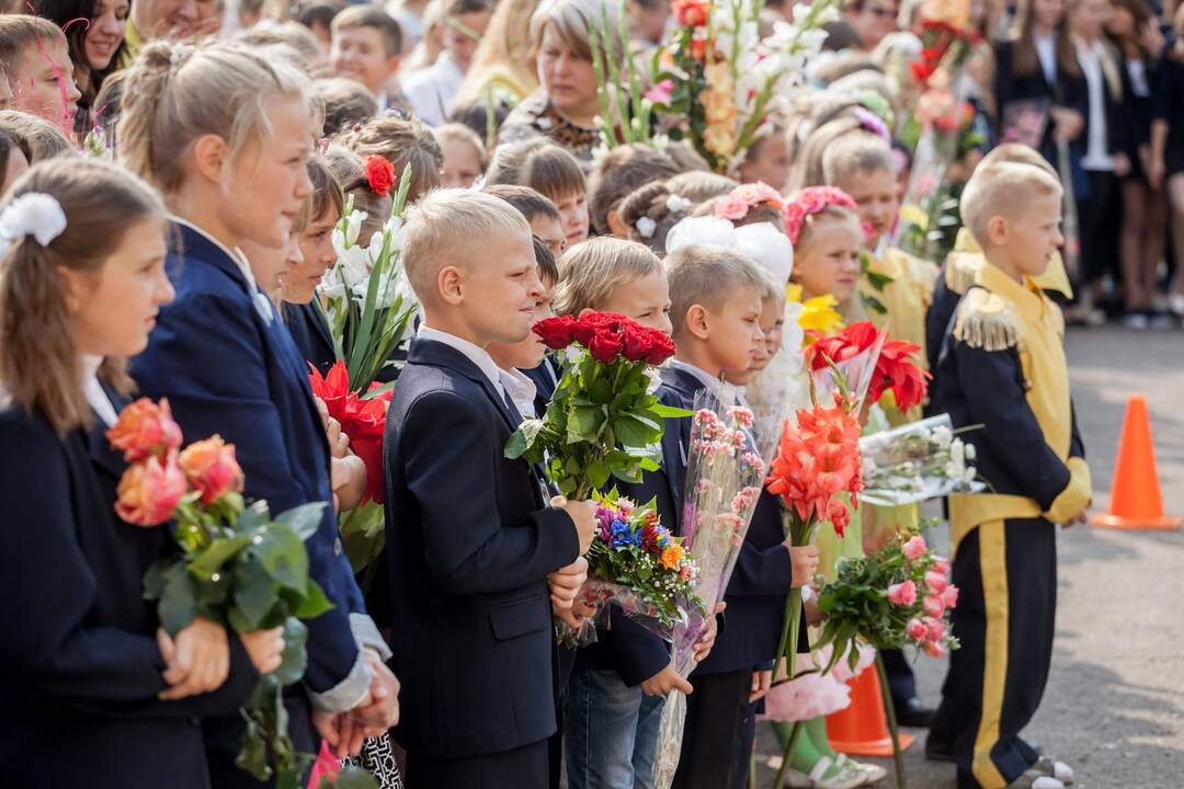 Ministras: Rugsėjo 1-oji mokyklose – su saugiais atstumais, be masinių švenčių