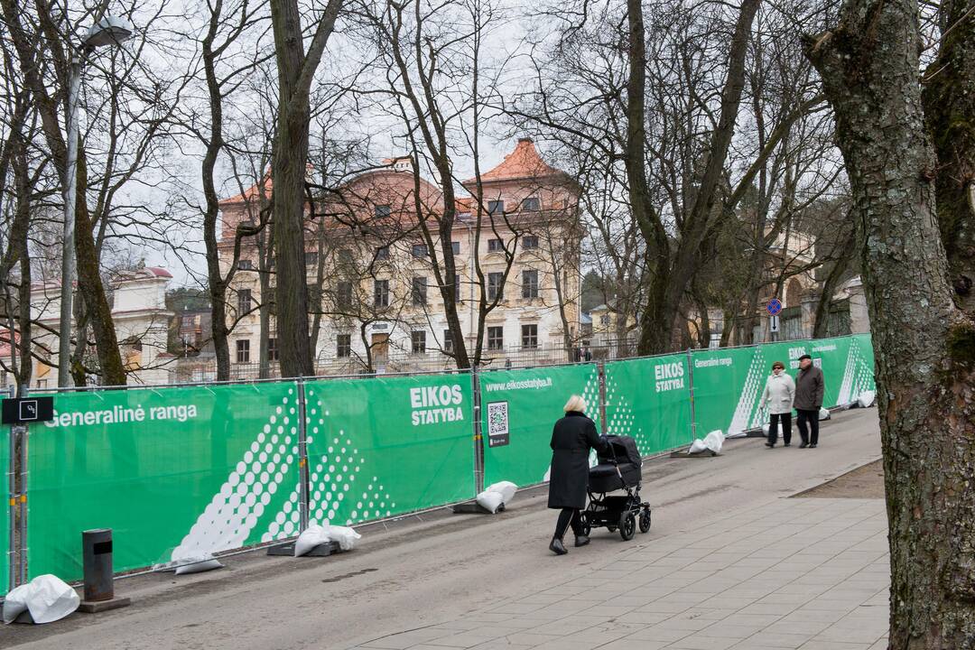 Po diskusijų dėl senų medžių kirtimo Sapiegų parkas vėl bus tvarkomas