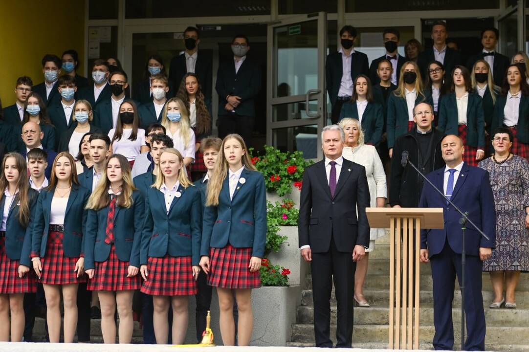 G. Nausėda siūlo kelti egzaminų kartelę viduriniam išsilavinimui