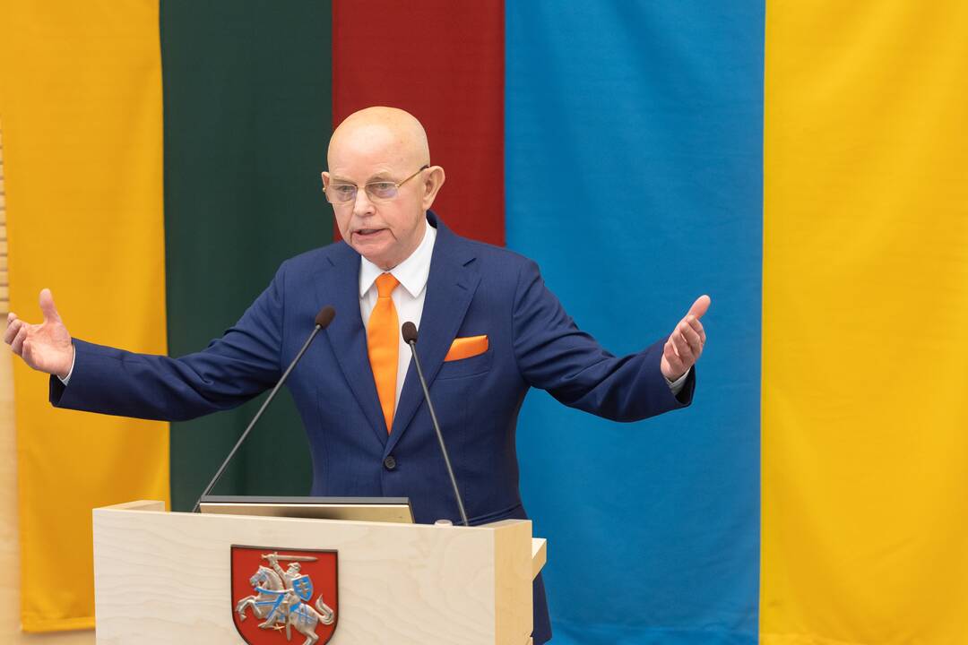 Privalumas: kuo anksčiau žmogus balsuoja rinkimuose, tuo didesnė tikimybė, kad jis ir toliau įsitrauks į politinius ir visuomeninius procesus.