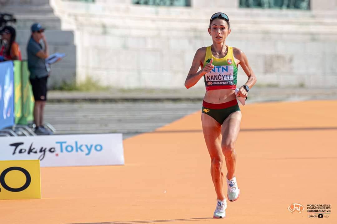 Valio: saldi pergalės akimirka po 21 km pasiekus finišą Vilniaus maratono bėgime.