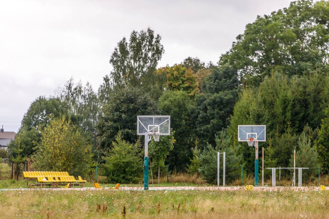 Pavyzdinis: nors ir ne pirmasis, 2016 m. pradėtas „Tauro vartų“ projektas simboliškai atvėrė vartus Jonučių II kaimo plėtrai ir tapo vizitine kortele.
