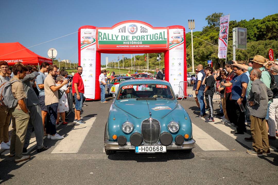 Susitikimas: K. Raišys ir O. Meilūnas įspūdžiais apie „Rally de Portugal Historico“ pasidalijo Vilniuje įsikūrusiame Automobilių muziejuje.