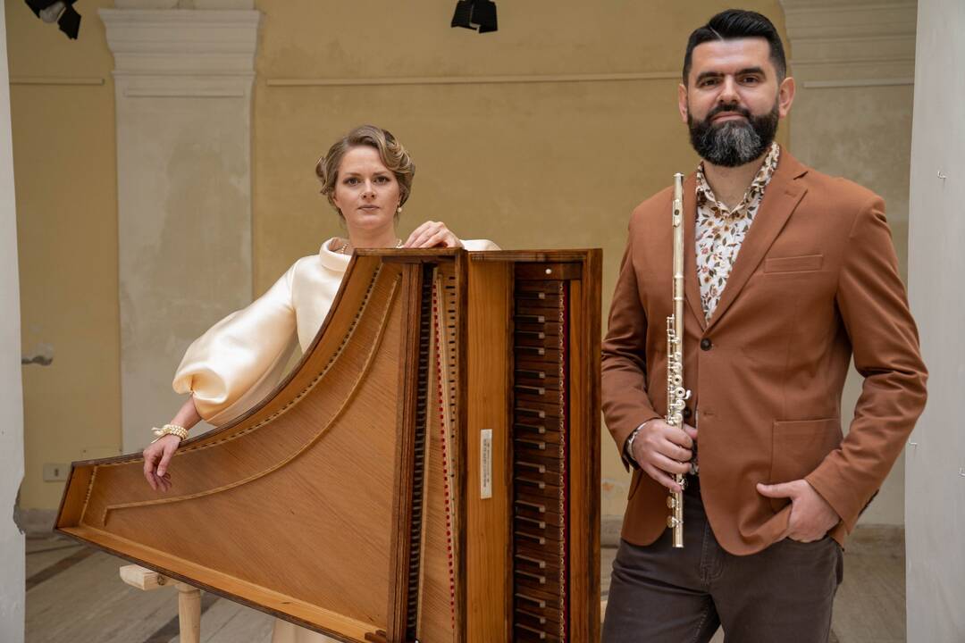 Klavesinininkė N. D. Beniušytė ir fleitininkas V. Lai.