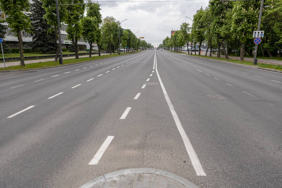 Taisyklės: nors ties stotele yra įrengta A juosta, gyventojai iš jos gali pasukti į kiemus, tačiau negali važiuoti tiesiai.