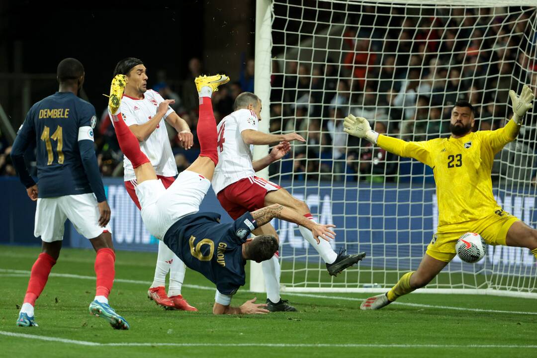 Sezonas: 2023-iuosius Lietuvos futbolo rinktinė (raudonos spalvos apranga) užbaigė lapkritį draugiškomis rungtynėmis su Kipro komanda (0:1).