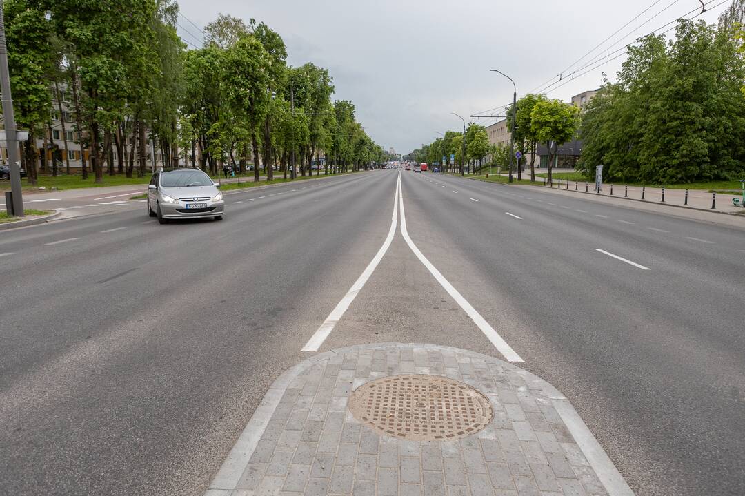 Taisyklės: nors ties stotele yra įrengta A juosta, gyventojai iš jos gali pasukti į kiemus, tačiau negali važiuoti tiesiai.