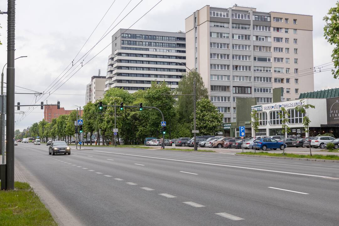Taisyklės: nors ties stotele yra įrengta A juosta, gyventojai iš jos gali pasukti į kiemus, tačiau negali važiuoti tiesiai.