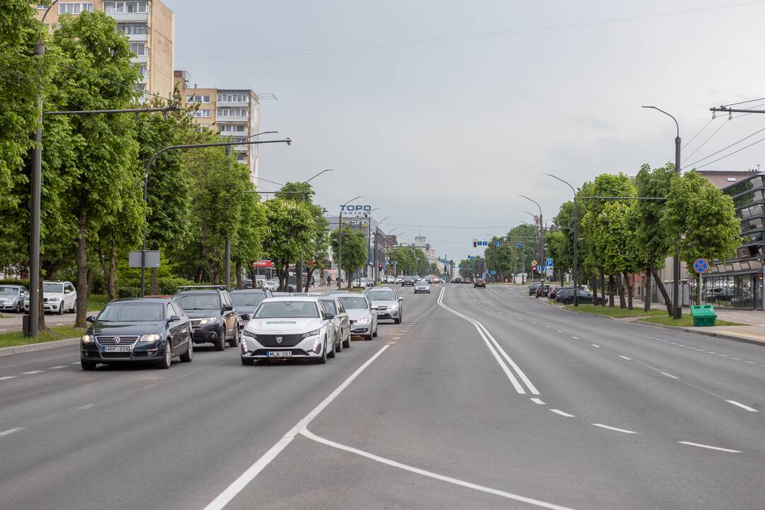 Taisyklės: nors ties stotele yra įrengta A juosta, gyventojai iš jos gali pasukti į kiemus, tačiau negali važiuoti tiesiai.