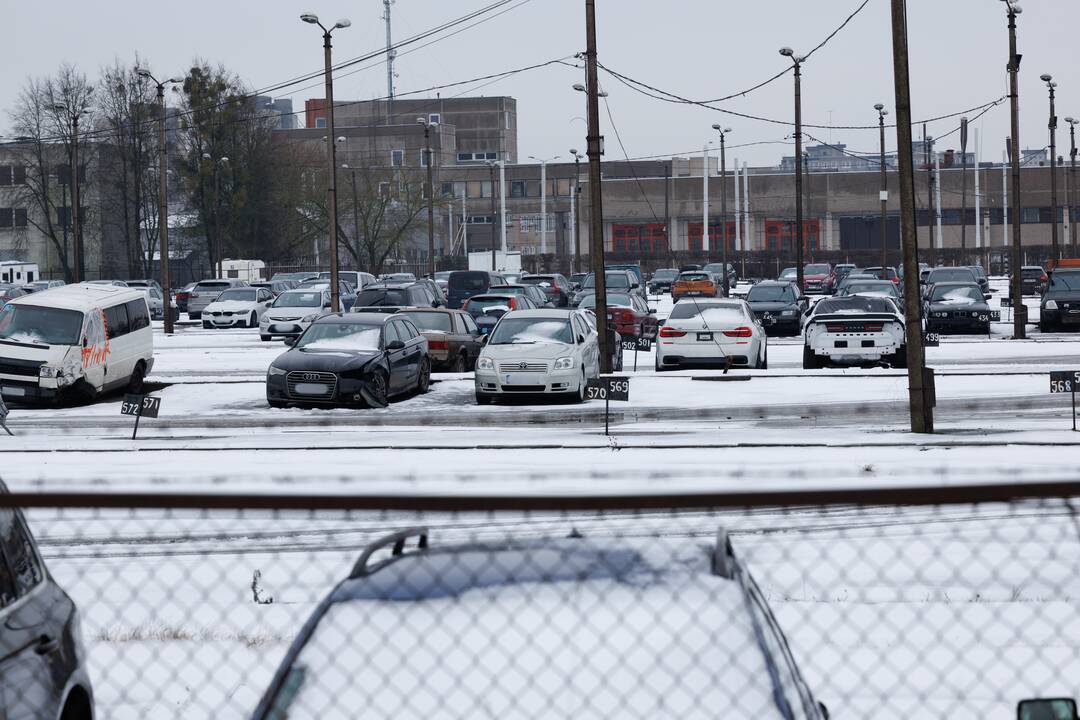 Nenaudojami: nutempiami automobiliai, kurie tris mėnesius neturi techninės apžiūros ar yra išregistruoti.
