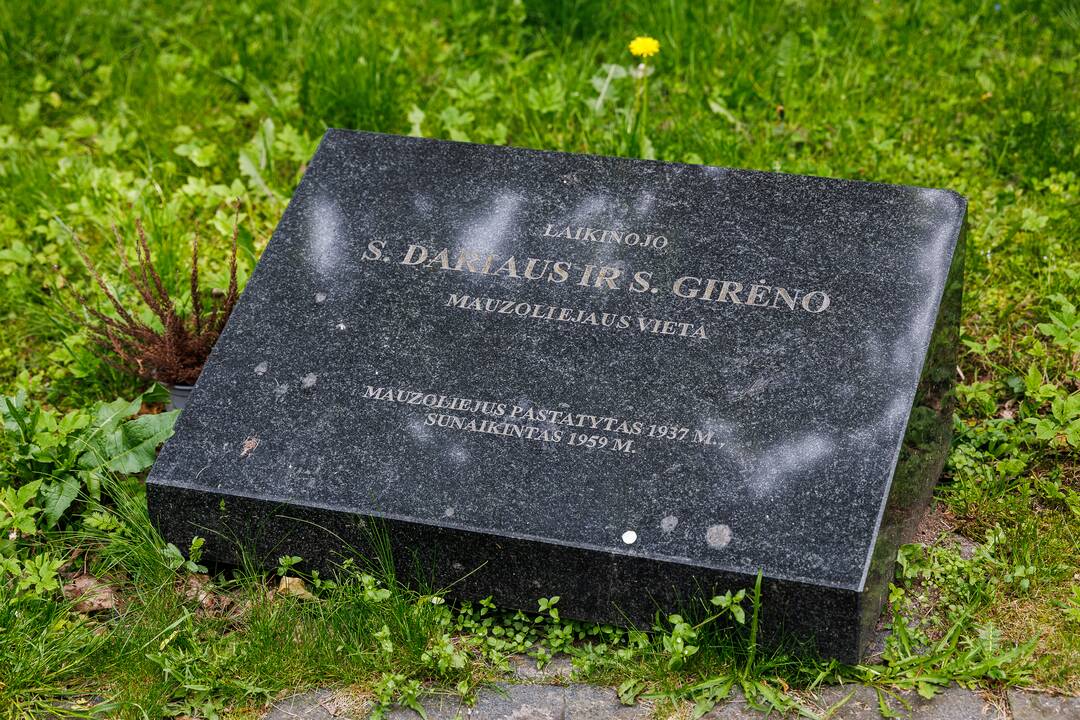 Išjudino: S. Dariaus ir S. Girėno mauzoliejaus akmuo buvo ne savo vietoje.