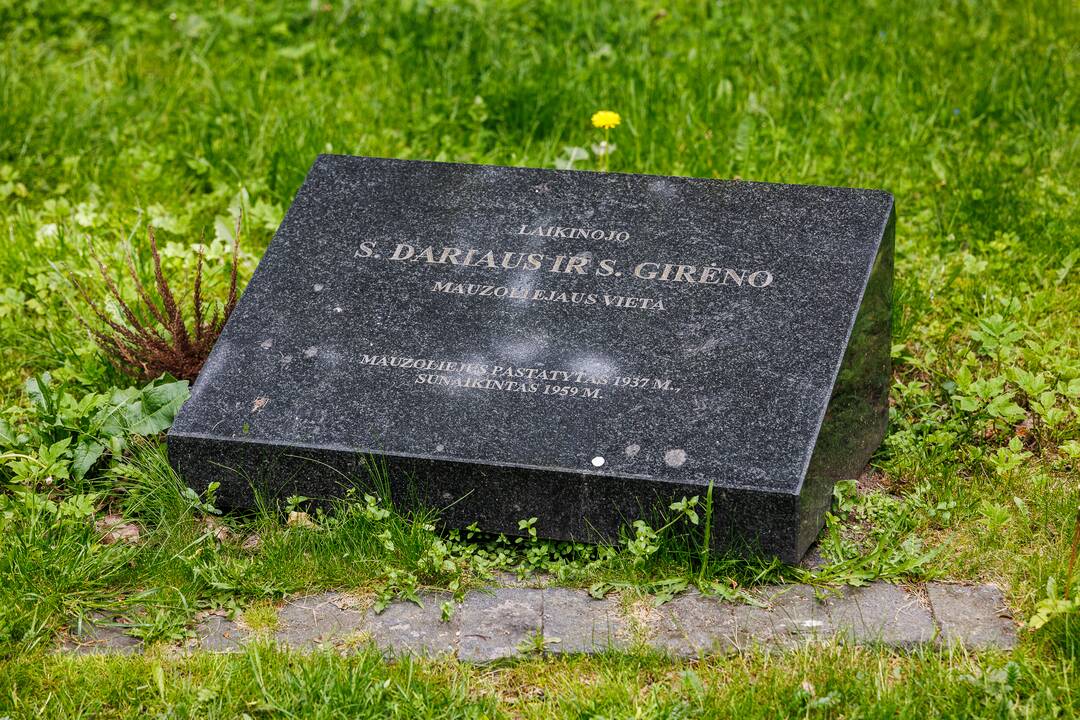 Išjudino: S. Dariaus ir S. Girėno mauzoliejaus akmuo buvo ne savo vietoje.