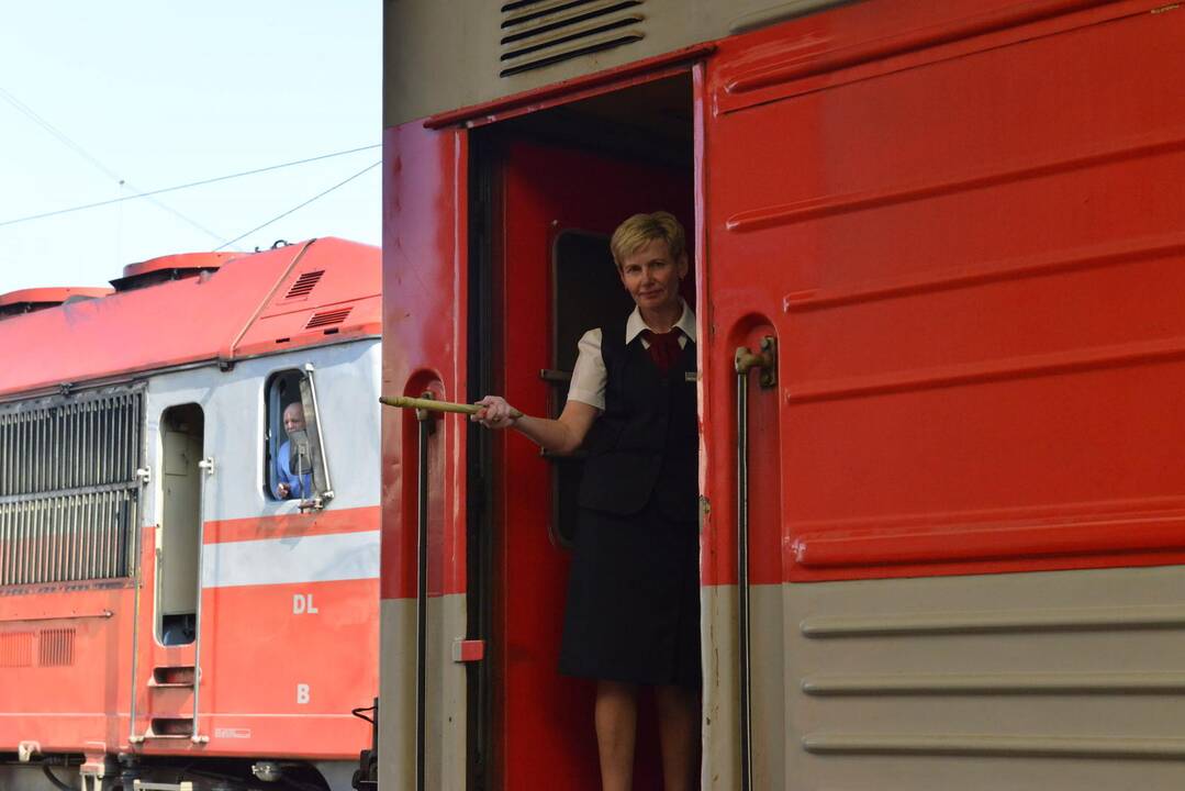 Vasaros kelionių traukiniais sezono atidarymas