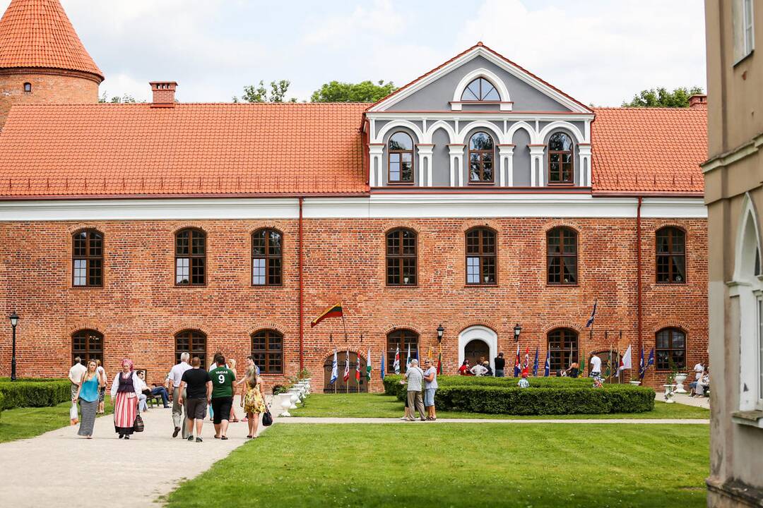 Valstybės gimtadienio šventė Raudondvaryje