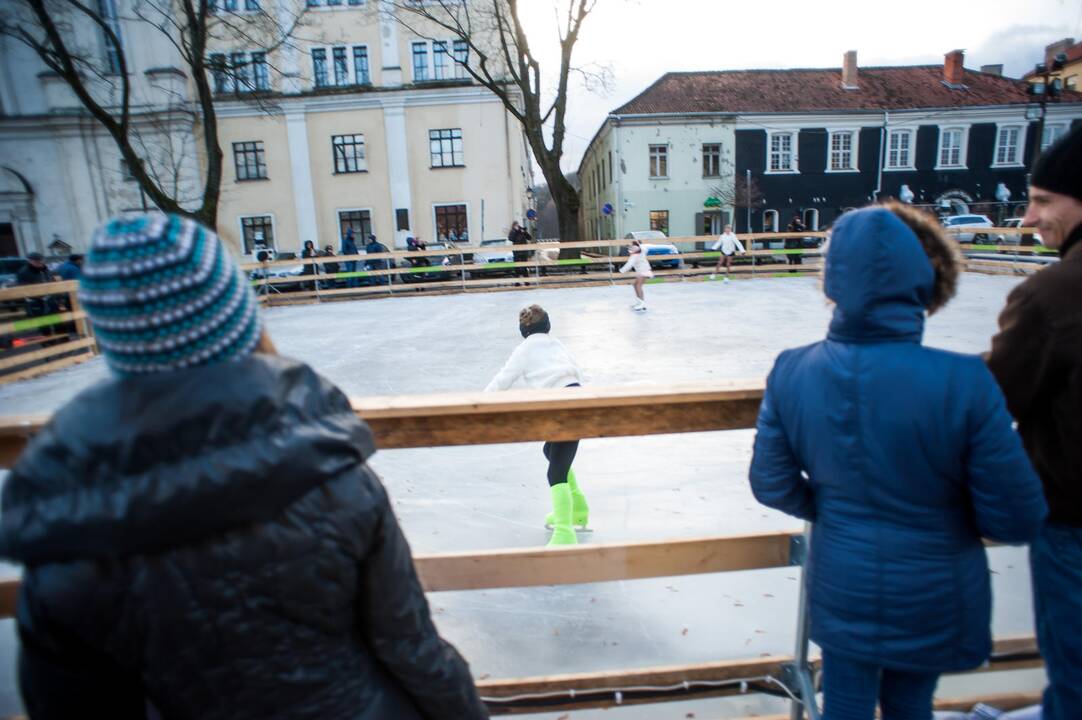 Rotušės aikštėje atidaryta čiuožykla