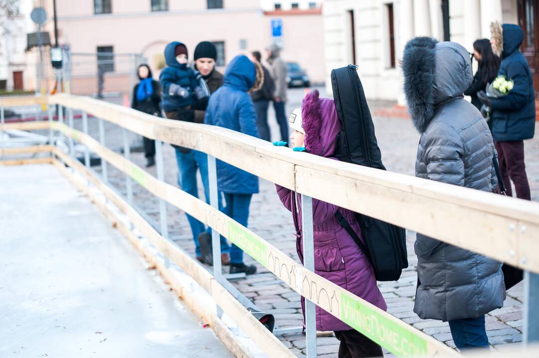 Rotušės aikštėje atidaryta čiuožykla