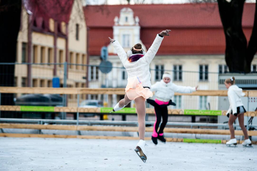 Rotušės aikštėje atidaryta čiuožykla