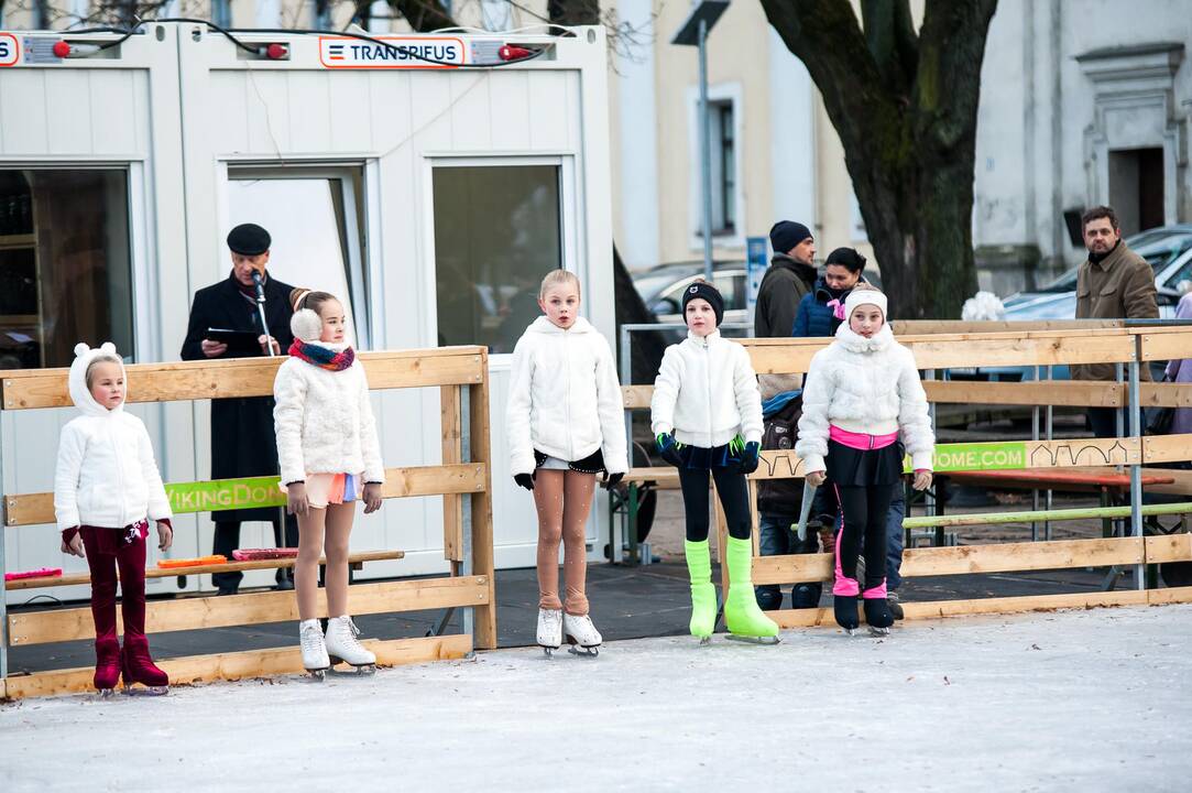Rotušės aikštėje atidaryta čiuožykla