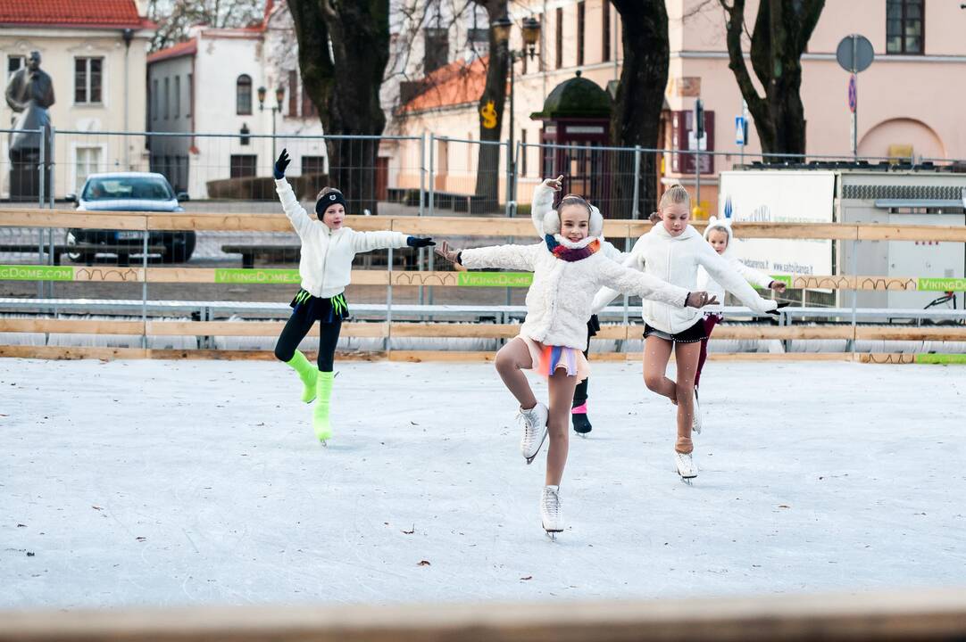 Rotušės aikštėje atidaryta čiuožykla