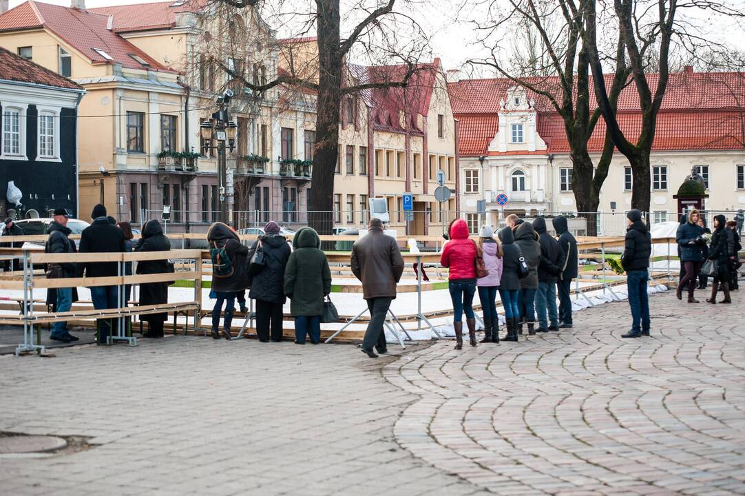 Rotušės aikštėje atidaryta čiuožykla