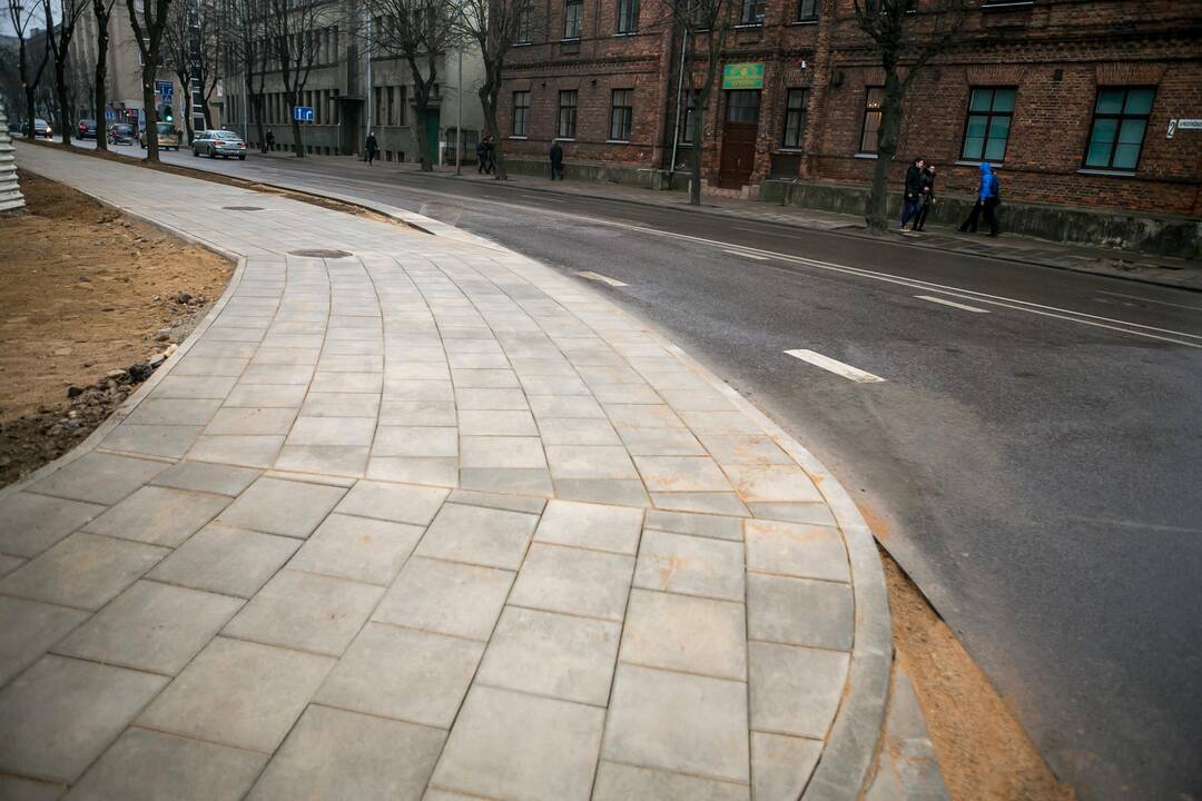 Naujas šaligatvis šalia viešbučio "Respublika"