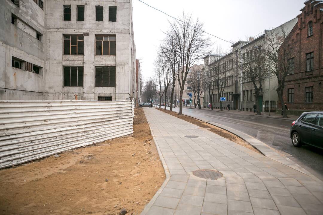 Naujas šaligatvis šalia viešbučio "Respublika"