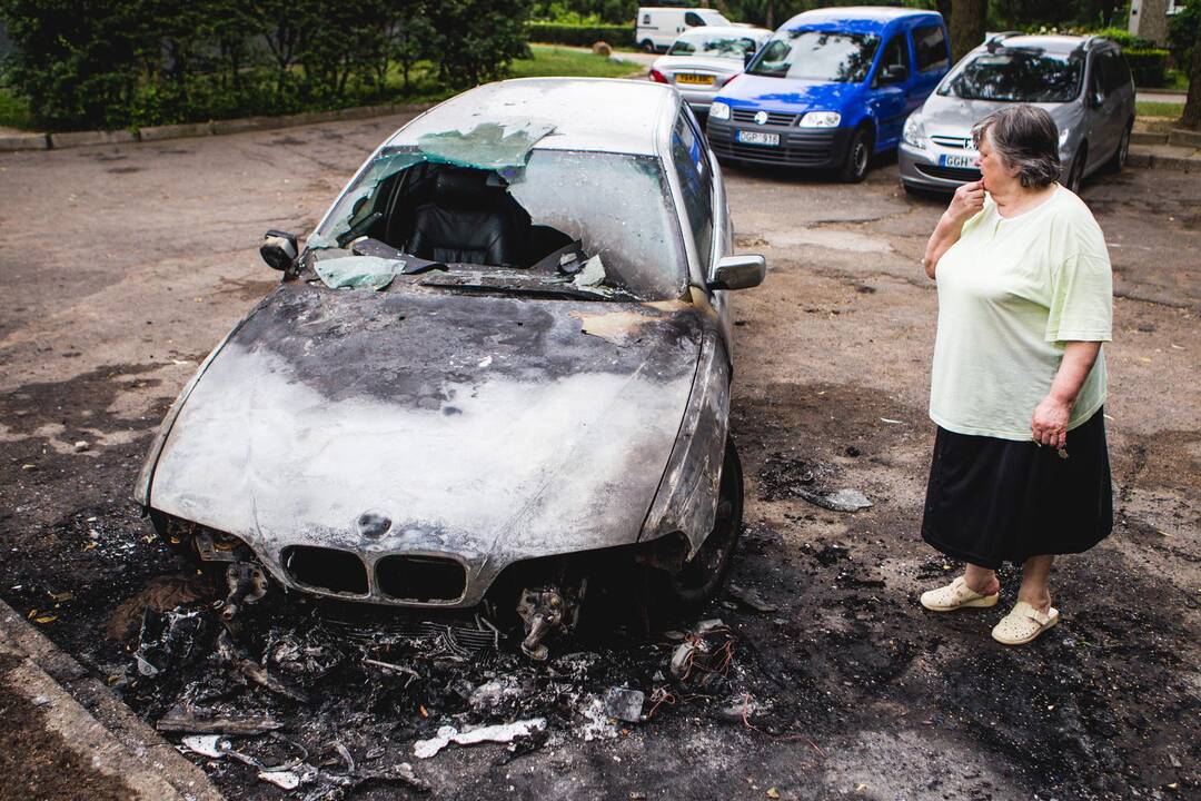 S. Žukausko gatvėje degė 3 automobiliai